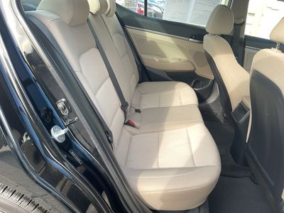 2018 Hyundai Elantra — photo 15 view