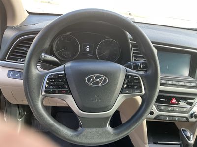 2018 Hyundai Elantra — photo 10 view