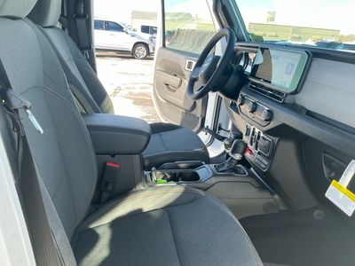 2026 Jeep Gladiator — photo 15 view