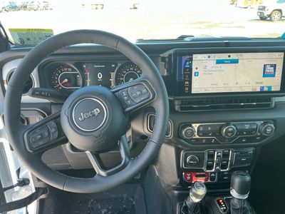 2026 Jeep Gladiator — photo 9 view