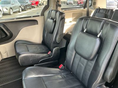 2013 Chrysler Town and Country — photo 14 view