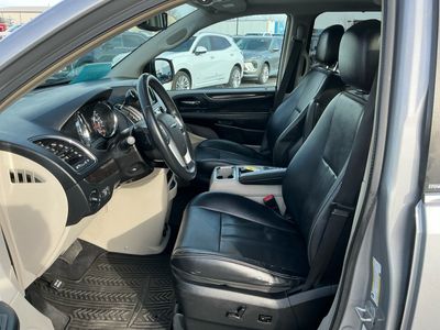2013 Chrysler Town and Country — photo 15 view