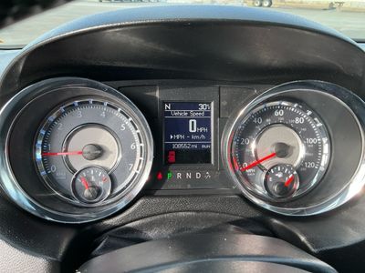2013 Chrysler Town and Country — photo 9 view