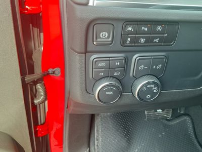 2025 Chevrolet Tahoe — photo 13 view