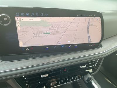2025 Chevrolet Tahoe — photo 10 view