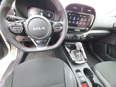 2024 Kia Soul — photo 10 view