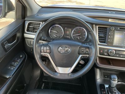 2019 Toyota Highlander - Photo 6