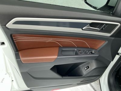 2021 Volkswagen Atlas — photo 8 view