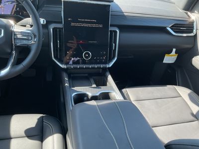 2025 GMC Acadia — photo 8 view