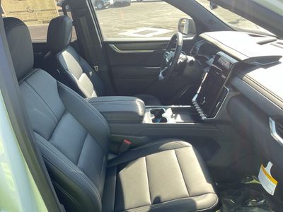 2025 GMC Acadia — photo 10 view