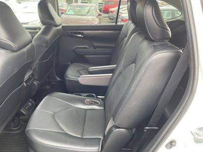 2021 Toyota Highlander — photo 11 view