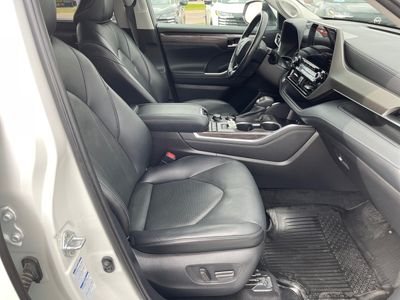 2021 Toyota Highlander — photo 14 view