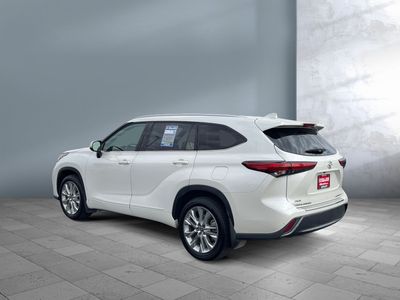 2021 Toyota Highlander — interior view