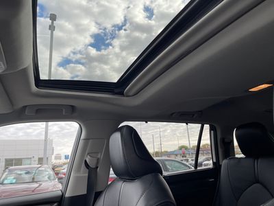 2021 Toyota Highlander — photo 9 view