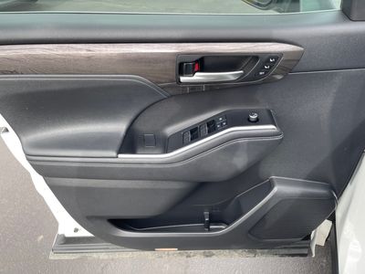 2021 Toyota Highlander — photo 10 view
