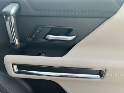 2026 GMC HUMMER EV SUV — photo 8 view