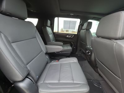 2024 Chevrolet Suburban — photo 14 view