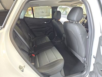 2025 Chevrolet Trax — photo 11 view