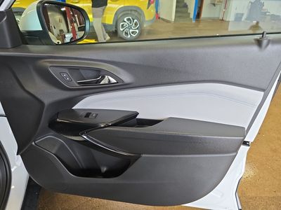 2025 Chevrolet Trax — photo 15 view