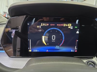 2025 Chevrolet Trax — photo 8 view