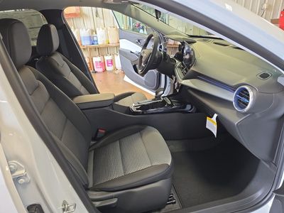 2025 Chevrolet Trax — photo 9 view
