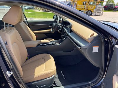 2025 Hyundai Sonata Hybrid — photo 12 view