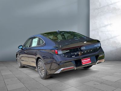 2025 Hyundai Sonata Hybrid — detail view