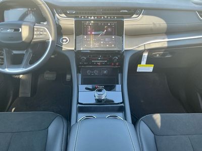 2025 Jeep Grand Cherokee — photo 15 view