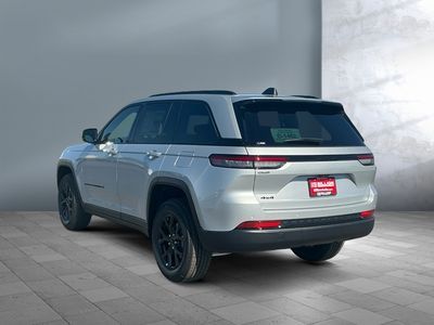 2025 Jeep Grand Cherokee — interior view