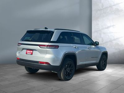 2025 Jeep Grand Cherokee — detail view