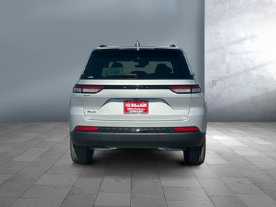 2025 Jeep Grand Cherokee — engine compartment view