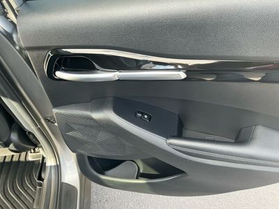2024 Kia Seltos — photo 8 view