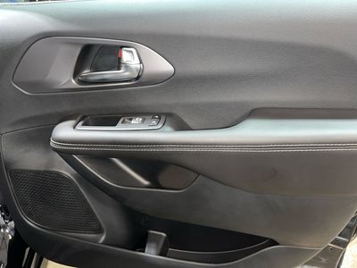 2026 Chrysler Pacifica — photo 13 view