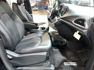 2026 Chrysler Pacifica — photo 15 view