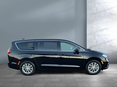 2026 Chrysler Pacifica — detail view