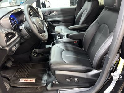 2026 Chrysler Pacifica — photo 7 view