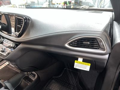 2026 Chrysler Pacifica — photo 9 view