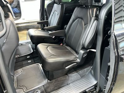 2026 Chrysler Pacifica — photo 10 view