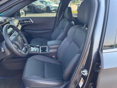 2025 Mitsubishi Outlander Plug-In Hybrid - Photo 15