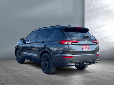 2025 Mitsubishi Outlander Plug-In Hybrid - Photo 3
