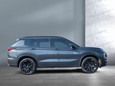 2025 Mitsubishi Outlander Plug-In Hybrid - Photo 4