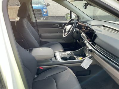2026 Kia Carnival Hybrid — photo 11 view