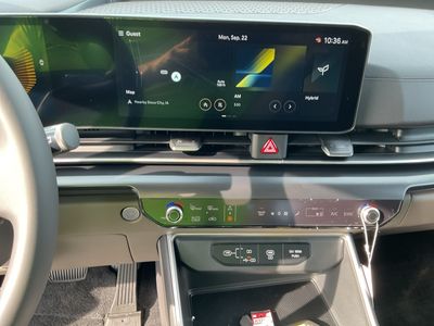 2026 Kia Carnival Hybrid — photo 8 view