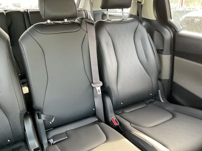 2026 Kia Carnival Hybrid — photo 10 view