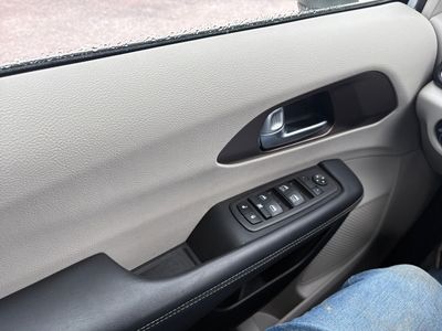 2024 Chrysler Voyager — photo 7 view