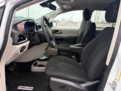 2024 Chrysler Voyager — photo 10 view