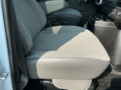 2025 Chevrolet Express Passenger - Photo 14