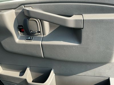 2025 Chevrolet Express Passenger - Photo 15