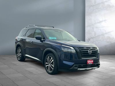 2024 Nissan Pathfinder — front three-quarter view