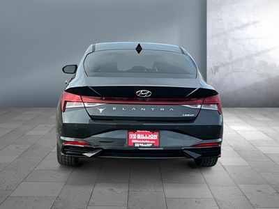 2022 Hyundai Elantra - Photo 2